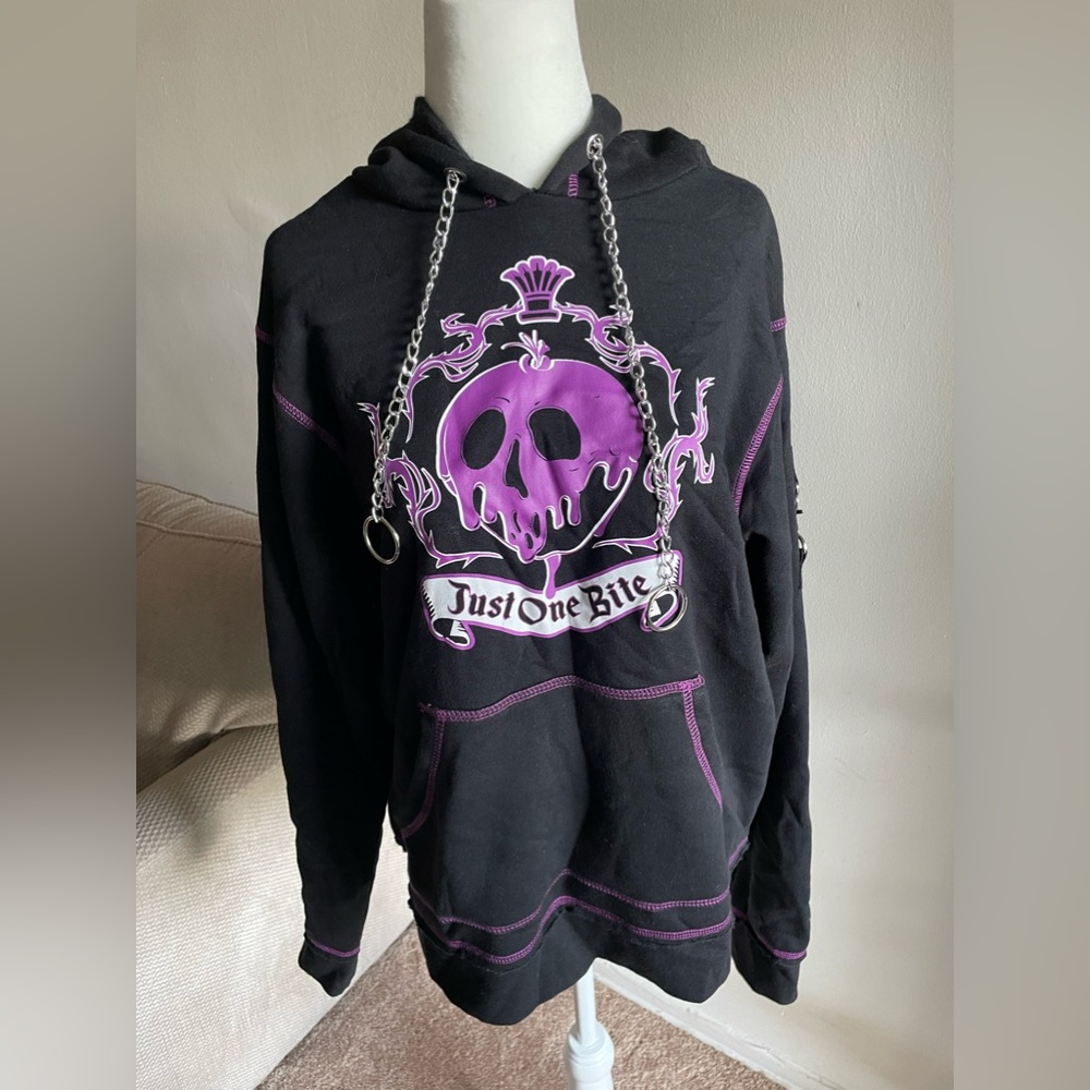 Disney Villians Evil Queen Sweatshirt 🍎